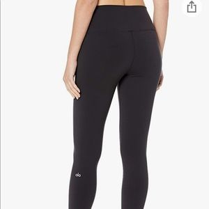 Alo Leggings ✨ closet clearance !!